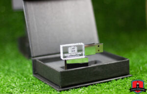 แฟลชไดร์ฟคริสตัลพร้อมกล่องดำ