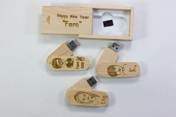 Customized logo MAPLE Swivel USB + BOX - Image 4