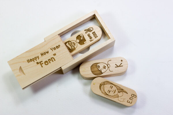 Customized logo MAPLE Swivel USB + BOX - Image 3